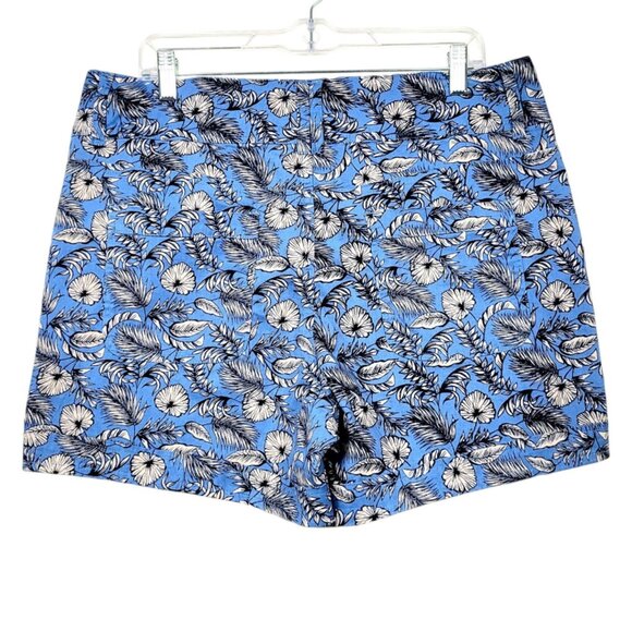 Womens 14 Comfy Royalty Fan Leaf Design HighRise 3-Button Short with Banded Hem - Picture 3 of 11